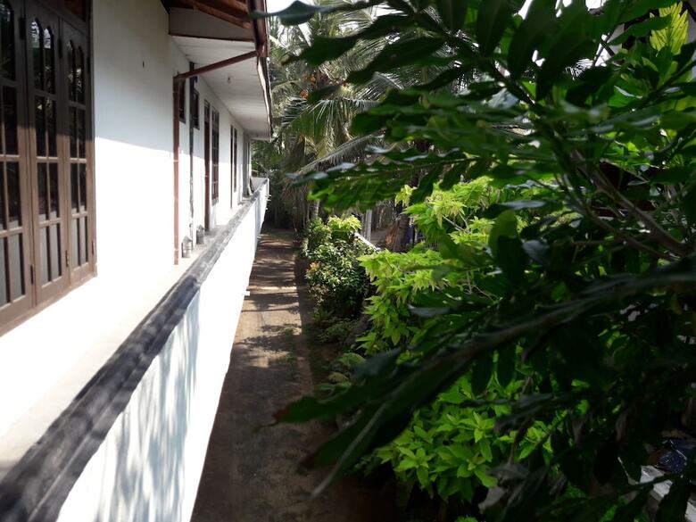 Hotel Sea Front Hikkaduwa