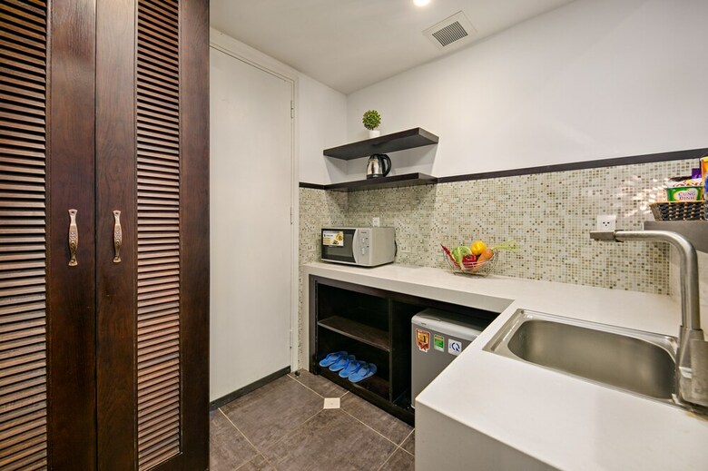 Emily Hotel & Apartments