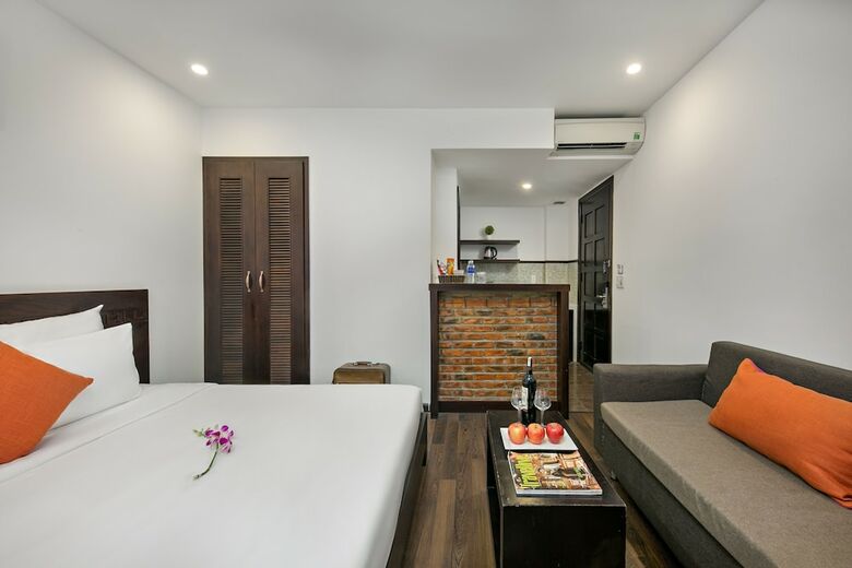 Emily Hotel & Apartments