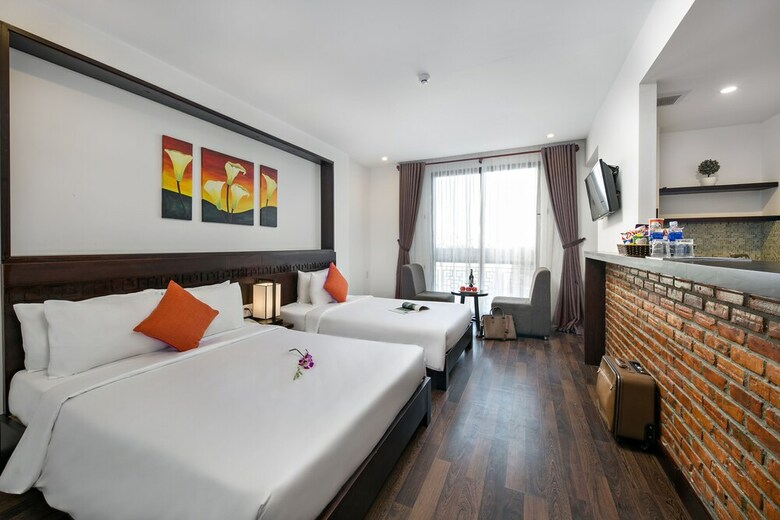 Emily Hotel & Apartments