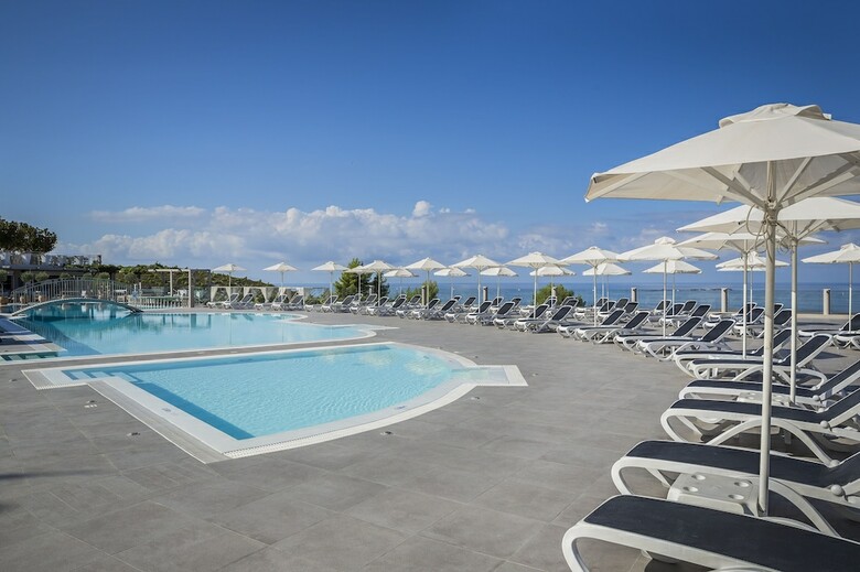 Apartamentos Dionysos Village Resort