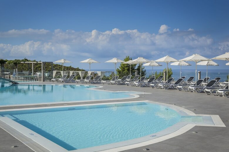 Apartamentos Dionysos Village Resort