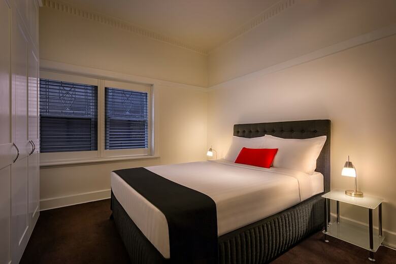 Hostal Como Court By Crest