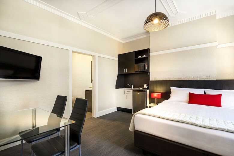 Hostal Como Court By Crest