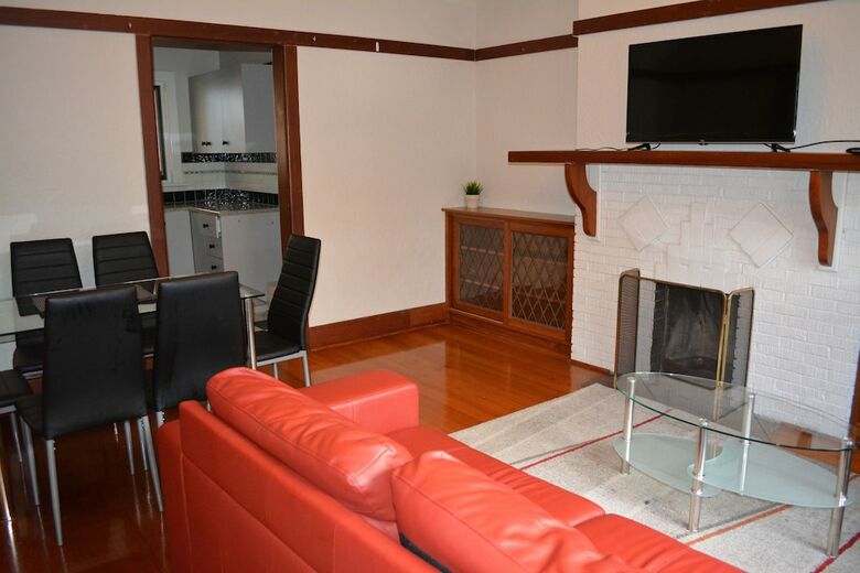 Hostal Como Court By Crest