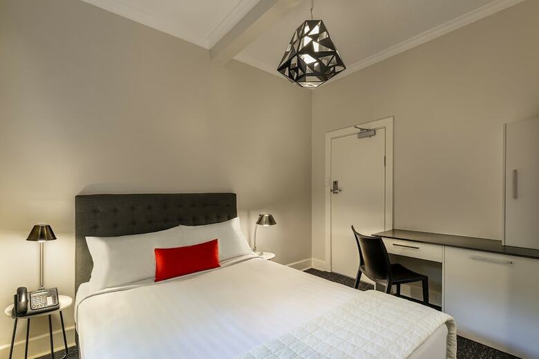 Hostal Como Court By Crest