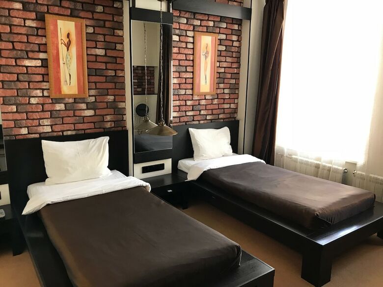 Lomonosov Hotel