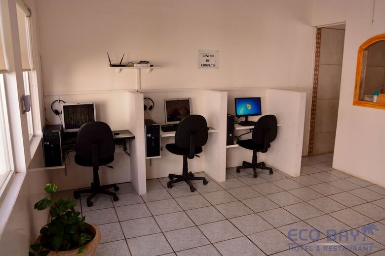 Eco Bay Hotel Y Restaurant