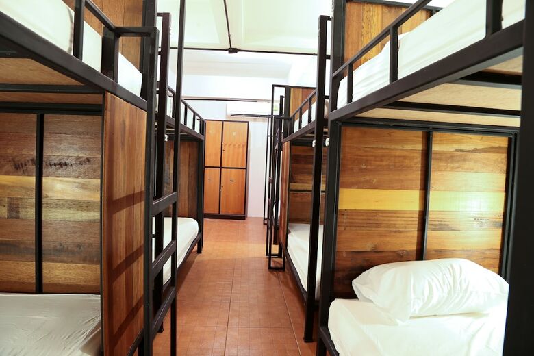 Hostal Sabai Hotel And Hostel