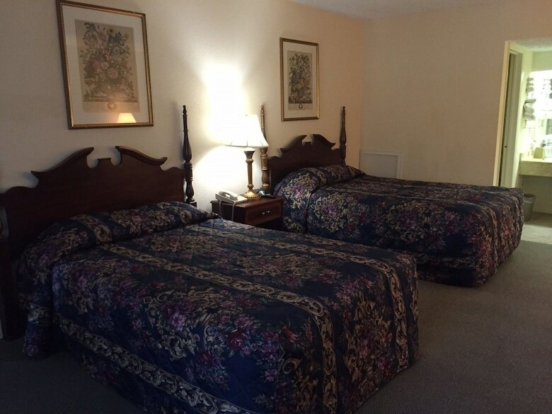 Motel America's Inn