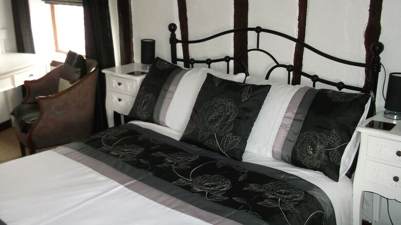 Bed & Breakfast Holly Tree Cottage