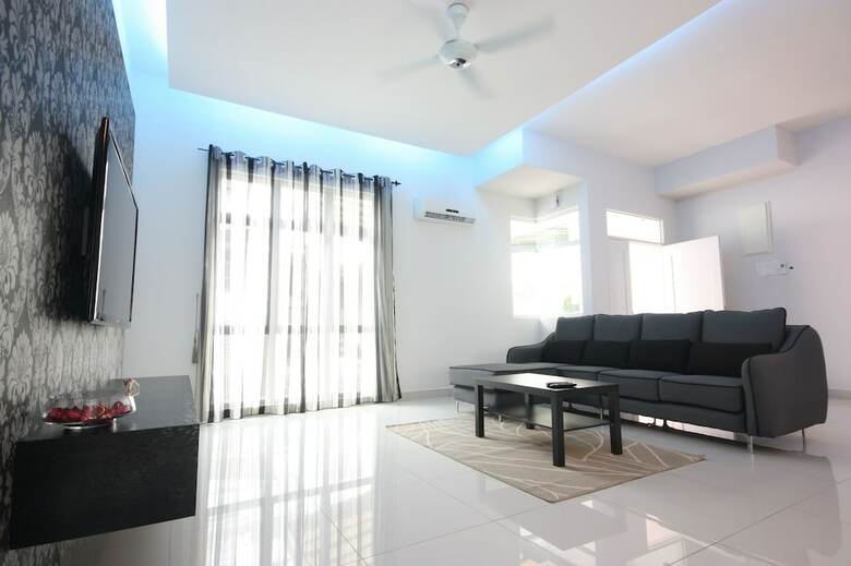 Shamrock Beach Villas Seaview 15