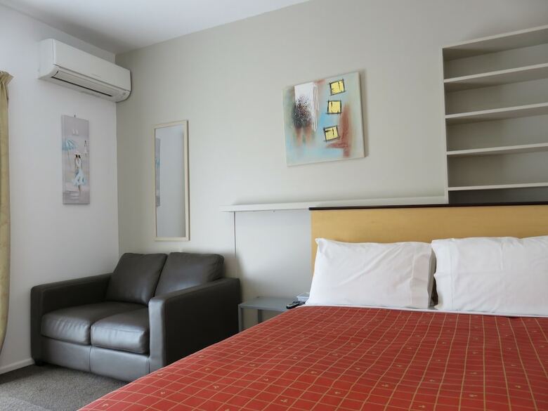 Motel Mcwilliam Apartments
