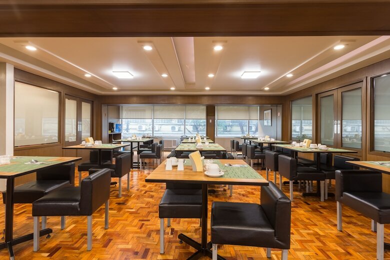 Aparthotel Tropicana Suites