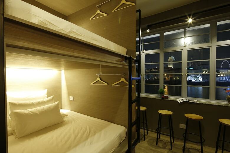 Beat. Capsule Hostel @ Boat Quay