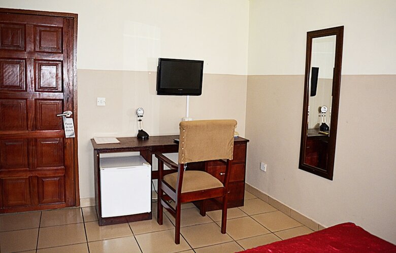Kunta Kinte Hotel