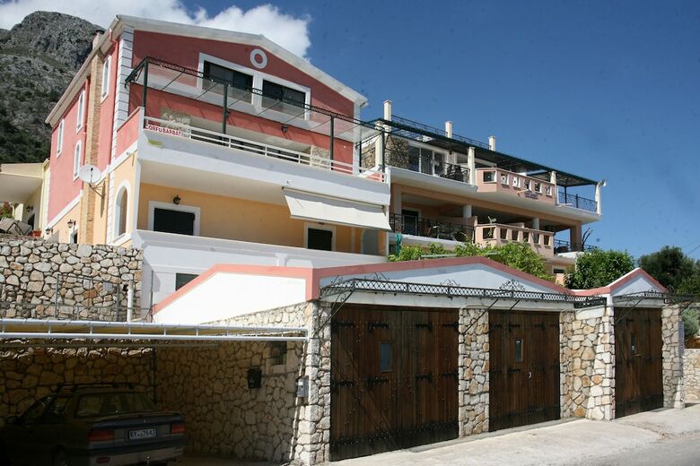 Aparthotel Sarakinos Apartments