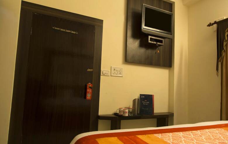 Hotel Oyo 1049 Nirman Nagar