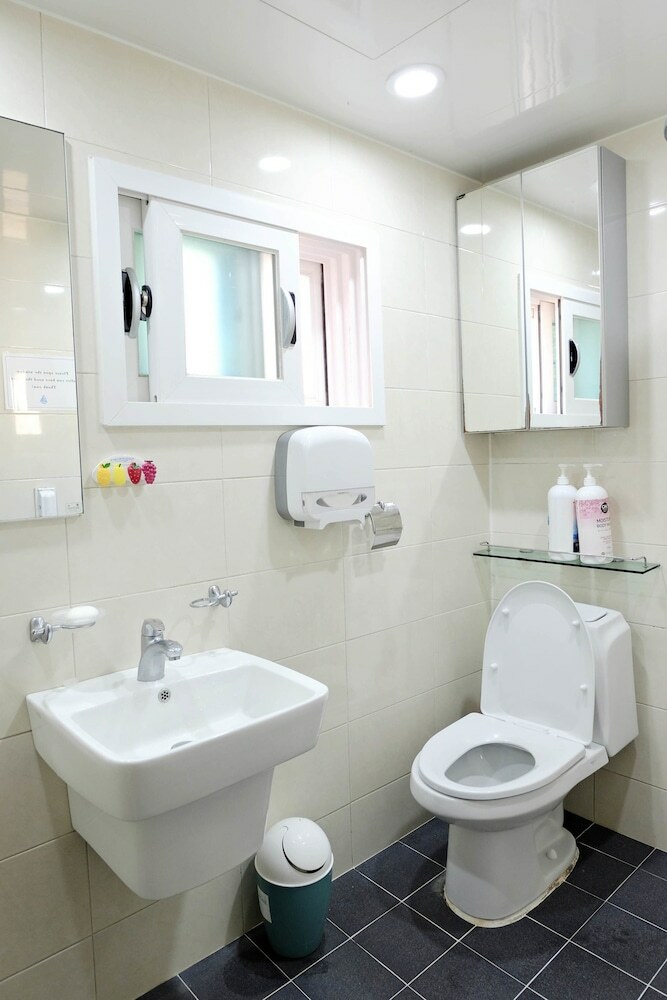 Hostal Yacht Guesthouse - Hostel