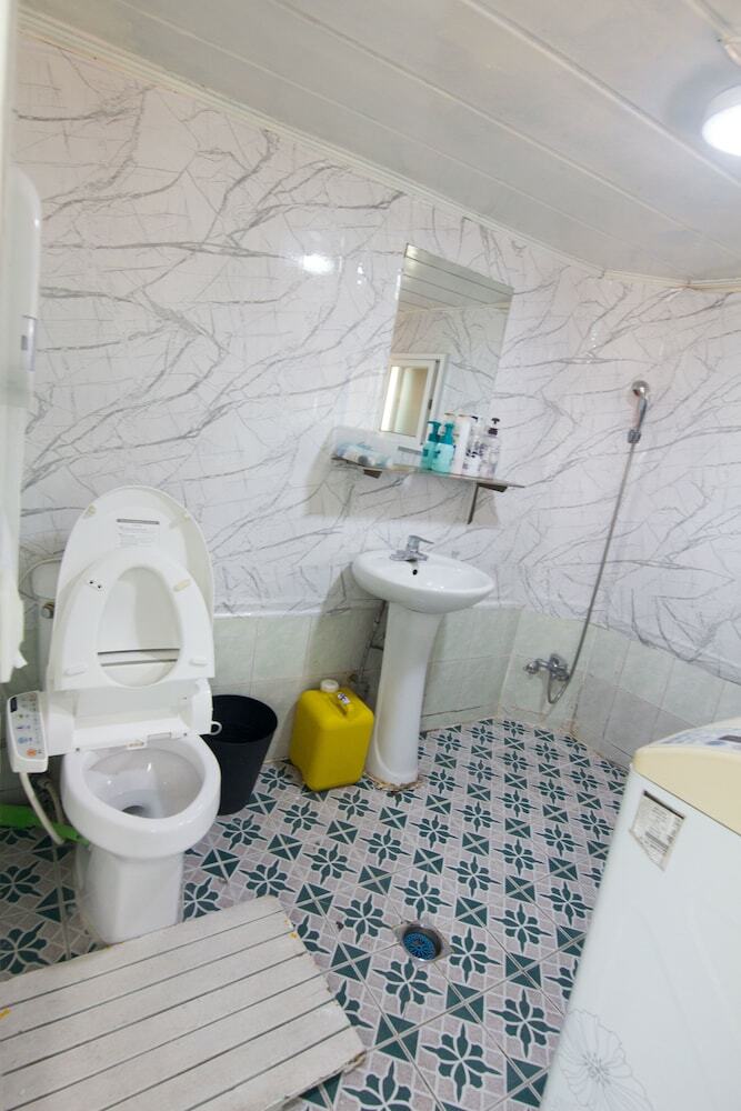 Hostal Yacht Guesthouse - Hostel