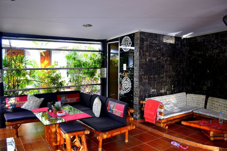 Micky Santoro Hotel & Restaurant