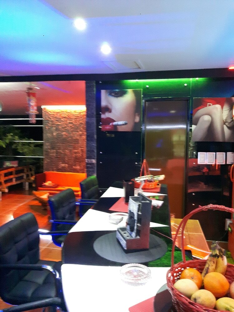 Micky Santoro Hotel & Restaurant
