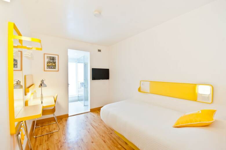 Hotel Bloomrooms @ Indiranagar