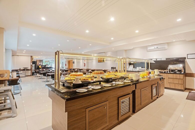 Hotel Slaviero Slim Curitiba Av. Das Torres