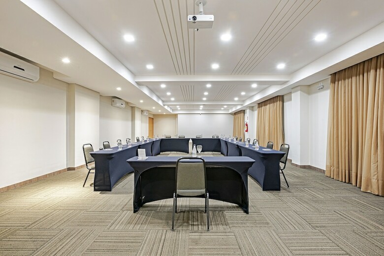 Hotel Slaviero Slim Curitiba Av. Das Torres
