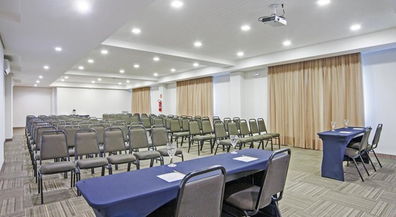 Hotel Slaviero Slim Curitiba Av. Das Torres