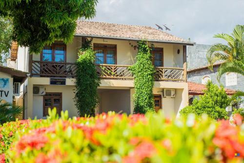 Hostal Pousada Tropicalia