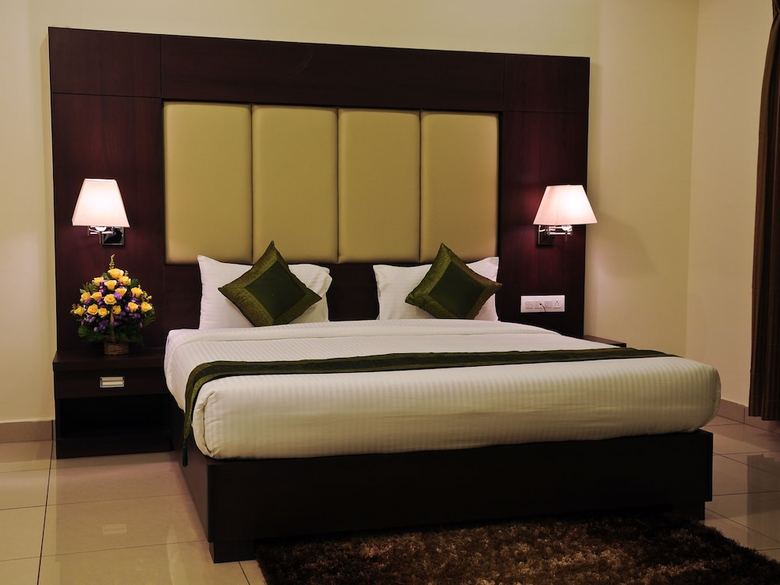 Hotel Treebo Golden Castle