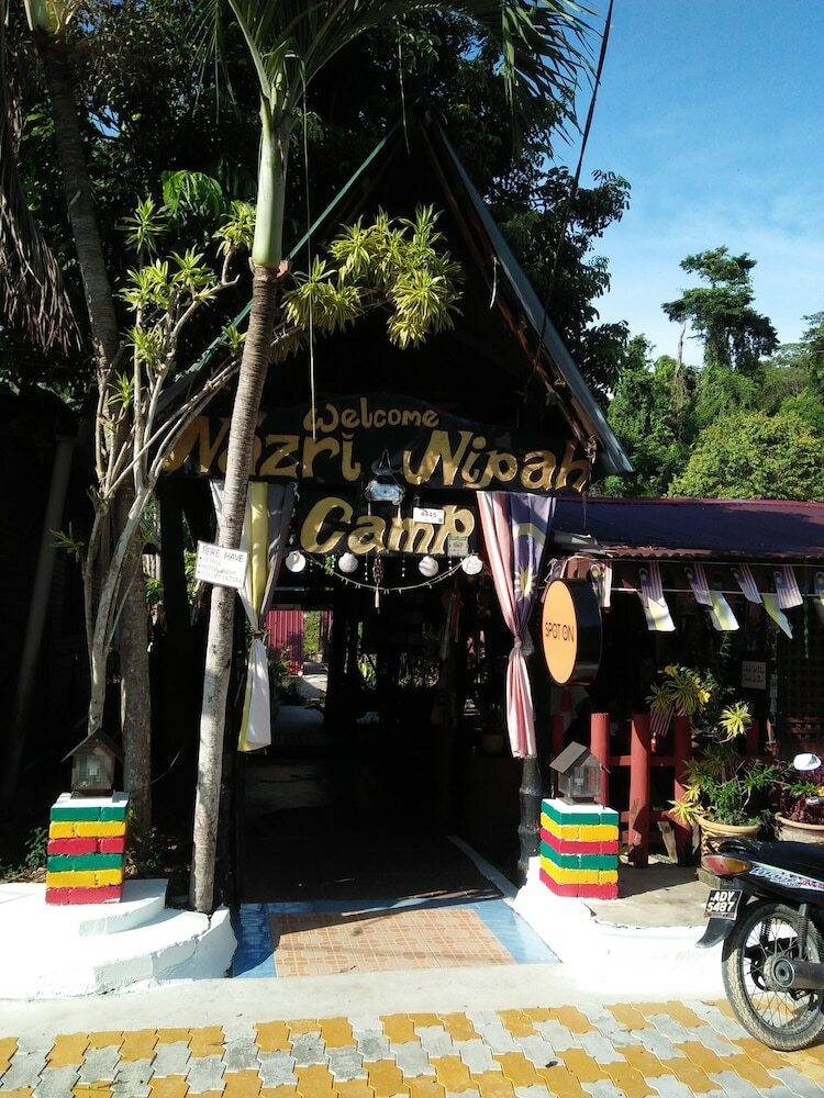 Posada Nazri Nipah Camp