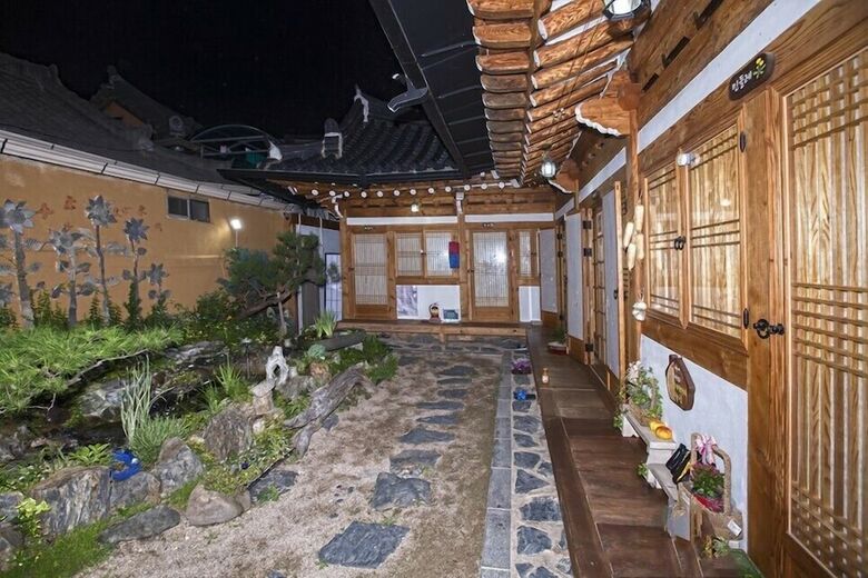 Hotel Happiness Full Guesthouse