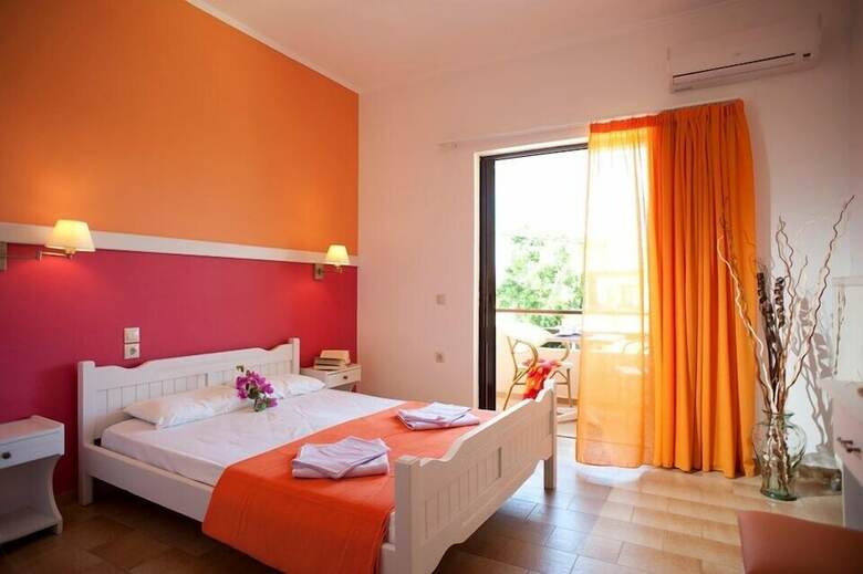 Aparthotel Nikolas Suites
