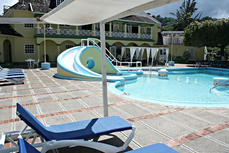 Private 2 Bedroom Condo A31 Sandcastle