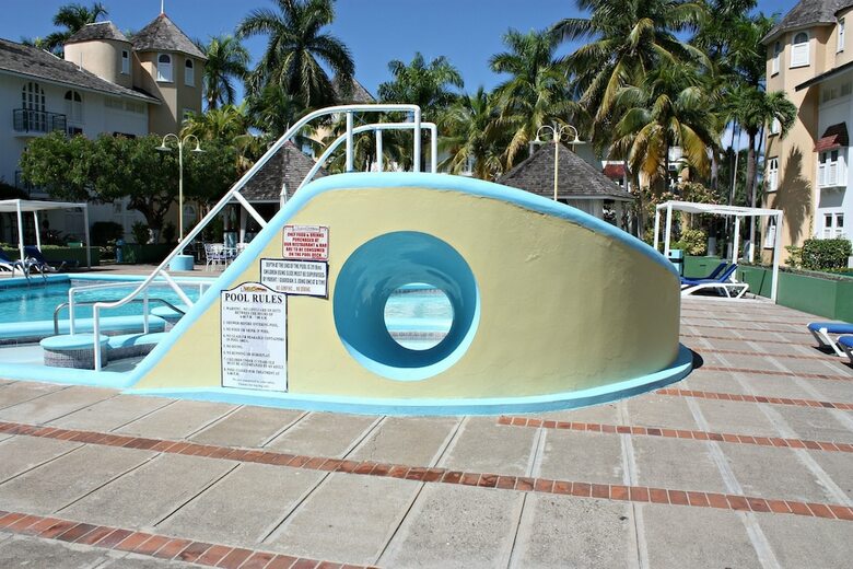 Private 2 Bedroom Condo A31 Sandcastle