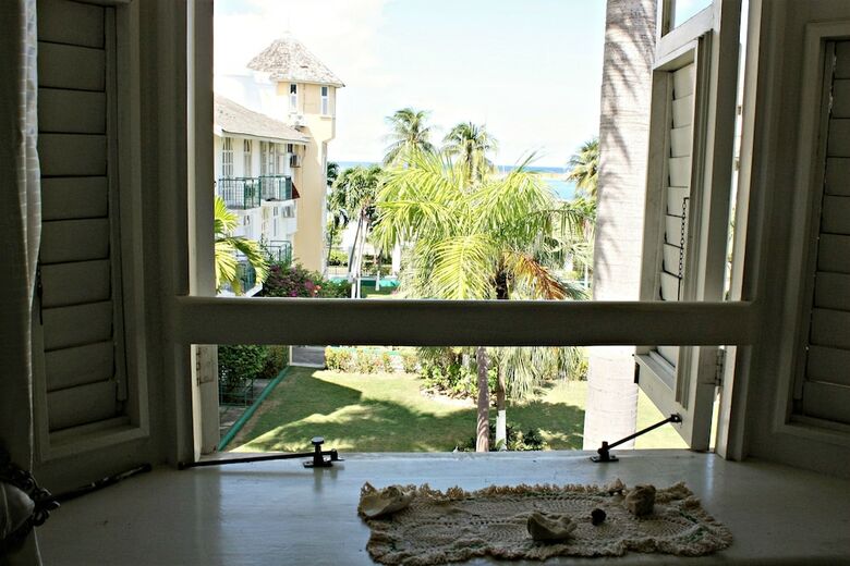 Private 2 Bedroom Condo A31 Sandcastle