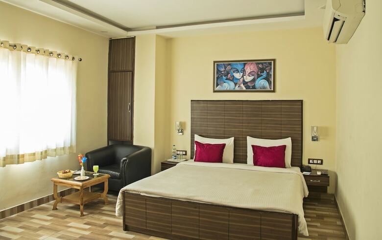 Hotel Genx Plaza Mughalsarai