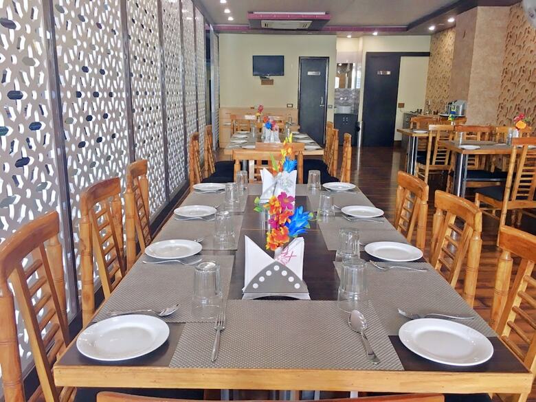 Hotel Genx Plaza Mughalsarai