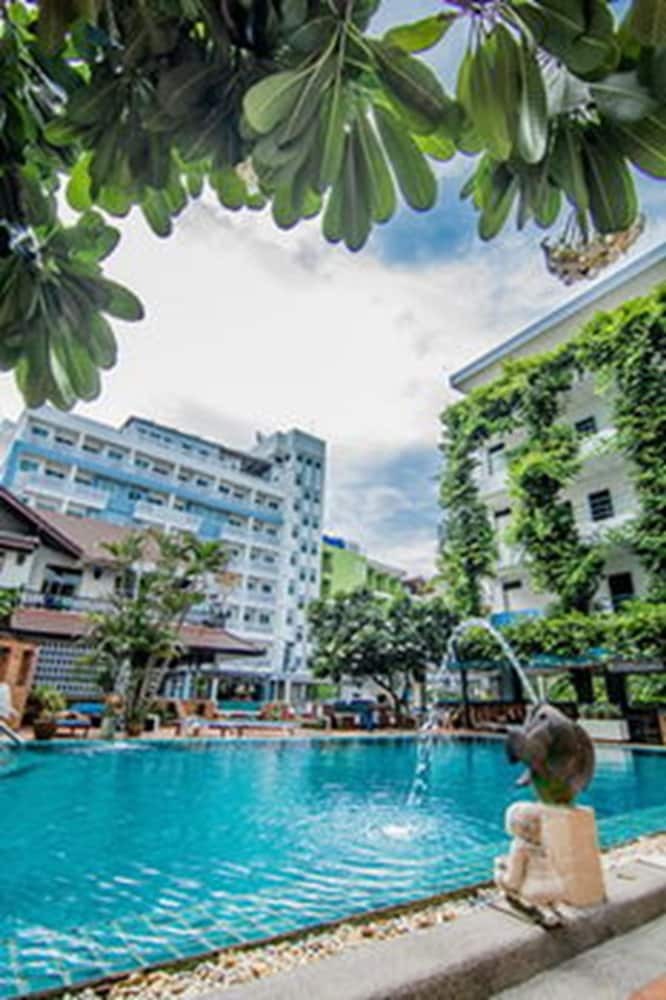 Hotel Sutus Court 2