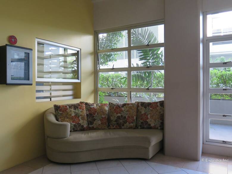 Hostal Alicia Tower Residences - Adult Only - Hostel
