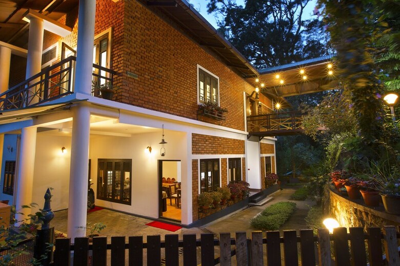 Hotel Madhumanthra Resort
