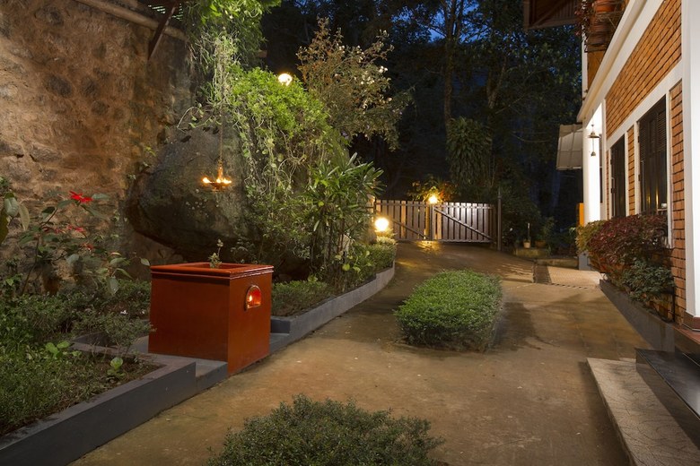 Hotel Madhumanthra Resort