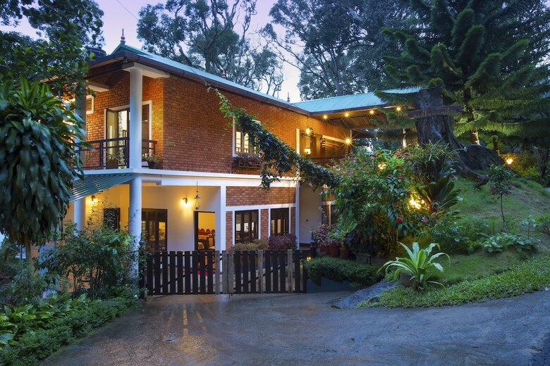 Hotel Madhumanthra Resort