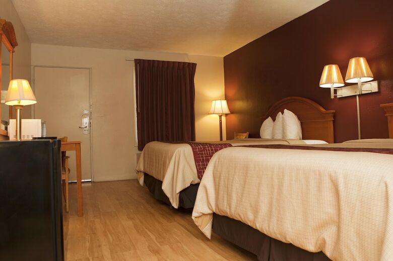 Hotel Red Roof Inn & Suites Jackson, Tn
