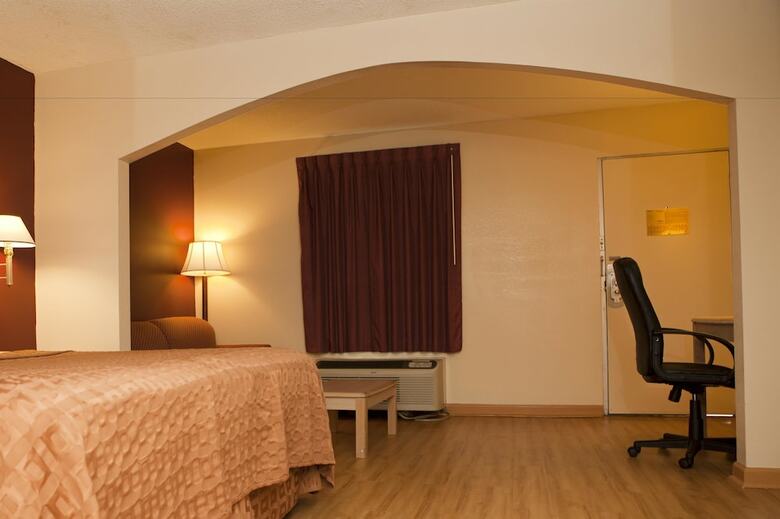 Hotel Red Roof Inn & Suites Jackson, Tn