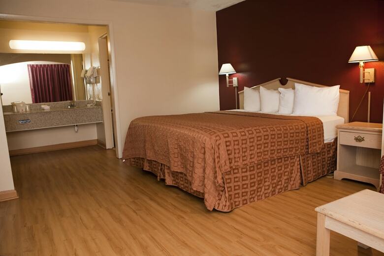 Hotel Red Roof Inn & Suites Jackson, Tn
