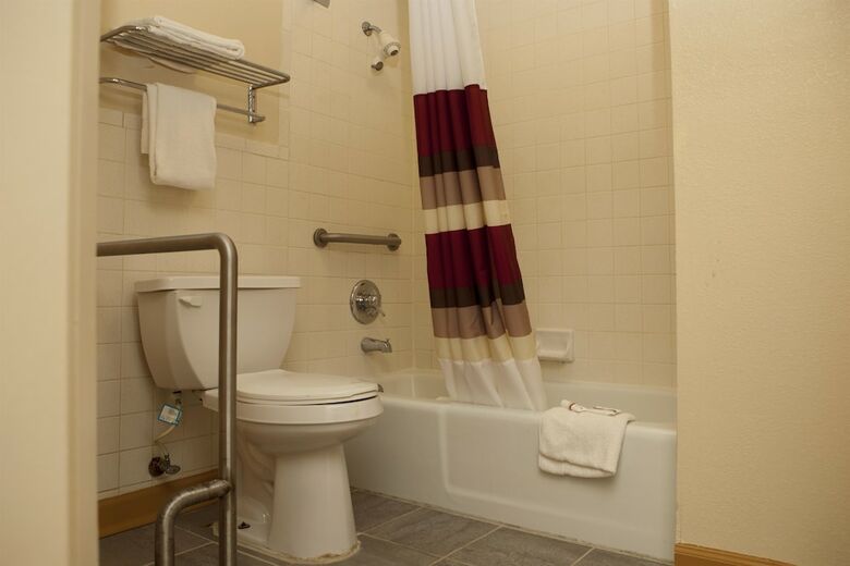 Hotel Red Roof Inn & Suites Jackson, Tn