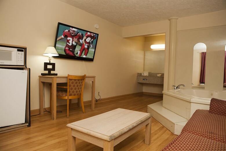 Hotel Red Roof Inn & Suites Jackson, Tn